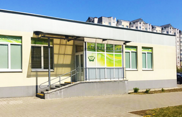 Вход в клинику на Алибегова